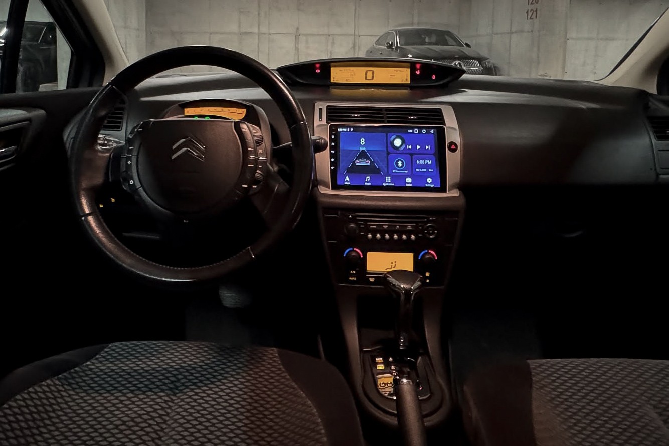 Interior view of Citroën C4 rental car