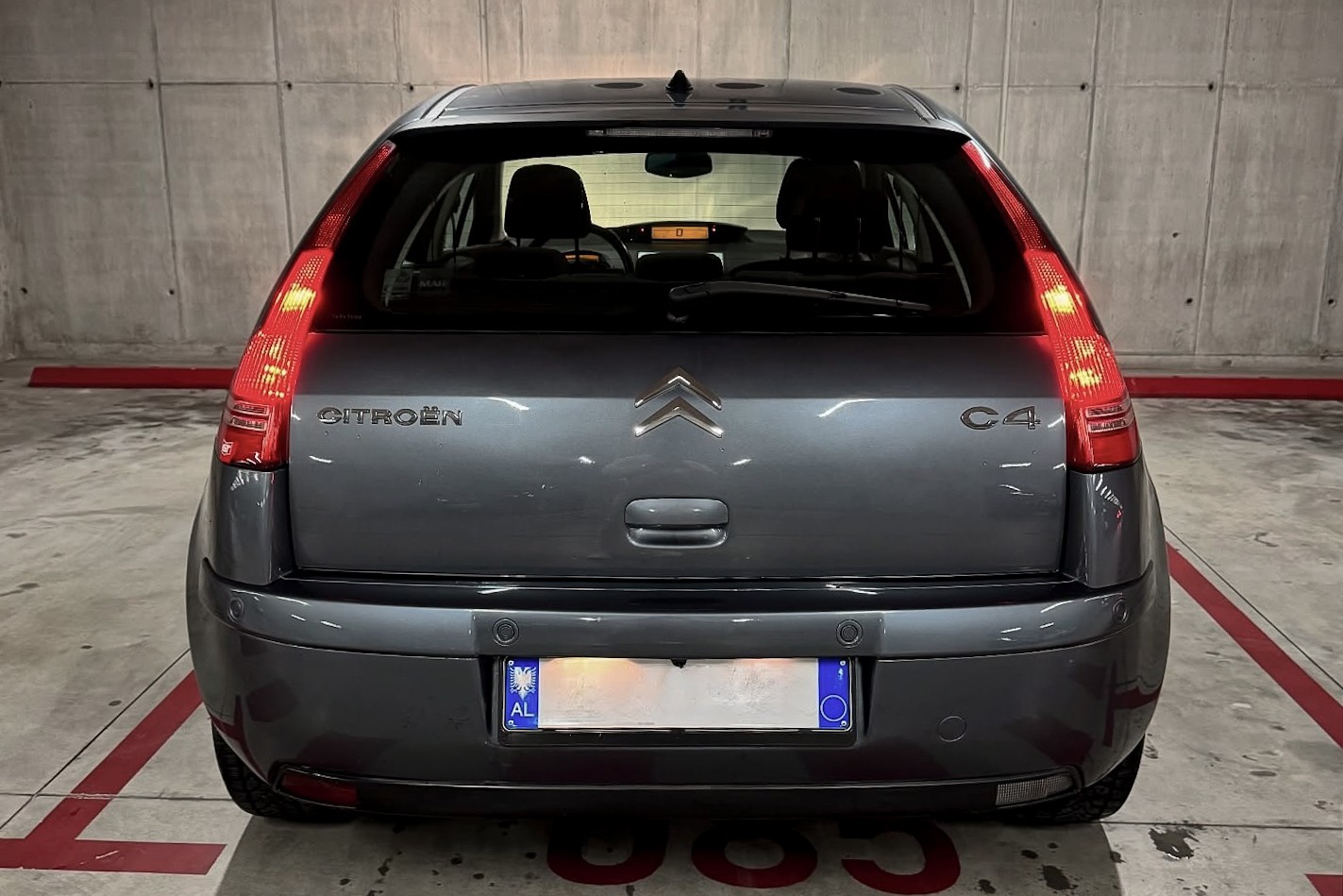 Rear view of Citroën C4 rental car