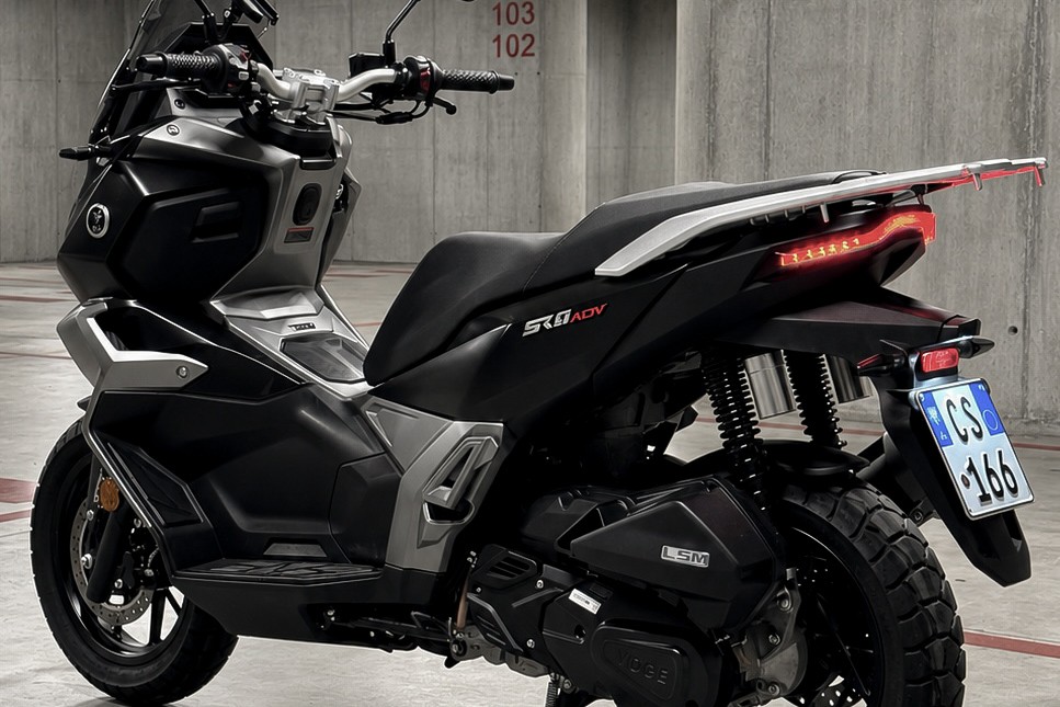 Left side view of Voge SR1 ADV 125 scooter rental