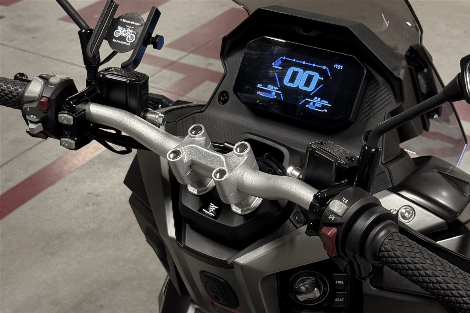 Right side view of Voge SR1 ADV 125 scooter rental